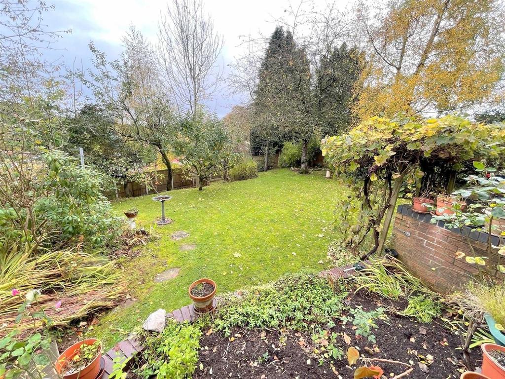 Ashenhurst Way, Leek 4 bed detached house £350,000