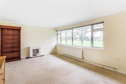 42 Master Close, Oxted, RH8 9NA