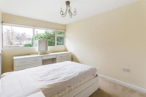 42 Master Close, Oxted, RH8 9NA