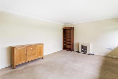 42 Master Close, Oxted, RH8 9NA