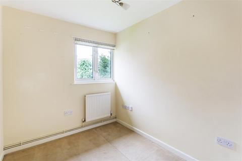 42 Master Close, Oxted, RH8 9NA