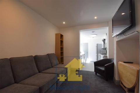 5 bedroom end of terrace house to rent - 2023/2024 ACADEMIC YEAR Newly Refurbished 5 Double Bedroom 2 Bathroom House On Derry Avenue, Mutley, Plymouth, Free...