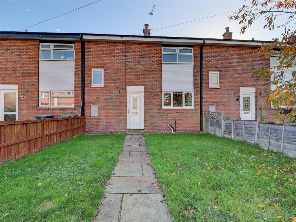 Thackeray Close, Lower Quinton... 2 bed terraced house £850 pcm (£196 pw)