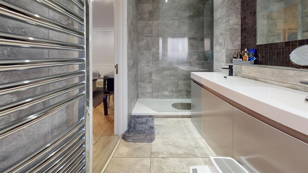 31-Thorneycroft-Lane-Bathroom.jpg
