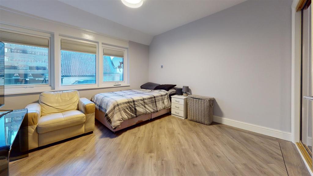 31-Thorneycroft-Lane-Bedroom (3).jpg