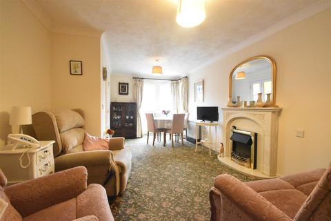 2 bedroom retirement property for sale - 33 Hazledine Court, Longden Coleham, Shrewsbury SY3 7BS