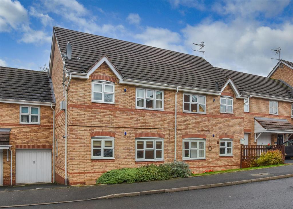 Court, Wombourne, Wolverhampton 1 bed flat £145,000
