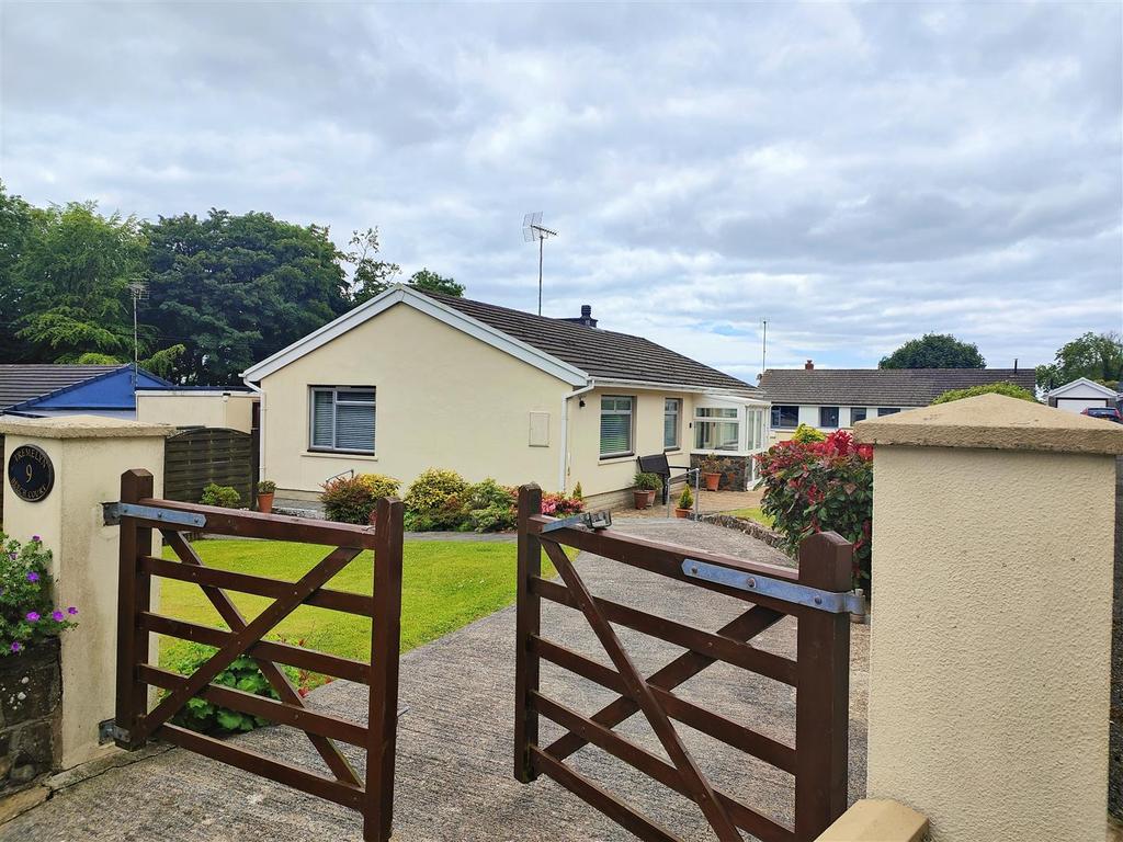 9 Beech Court New Moat Clarbeston Road 3 Bed Detached Bungalow £695