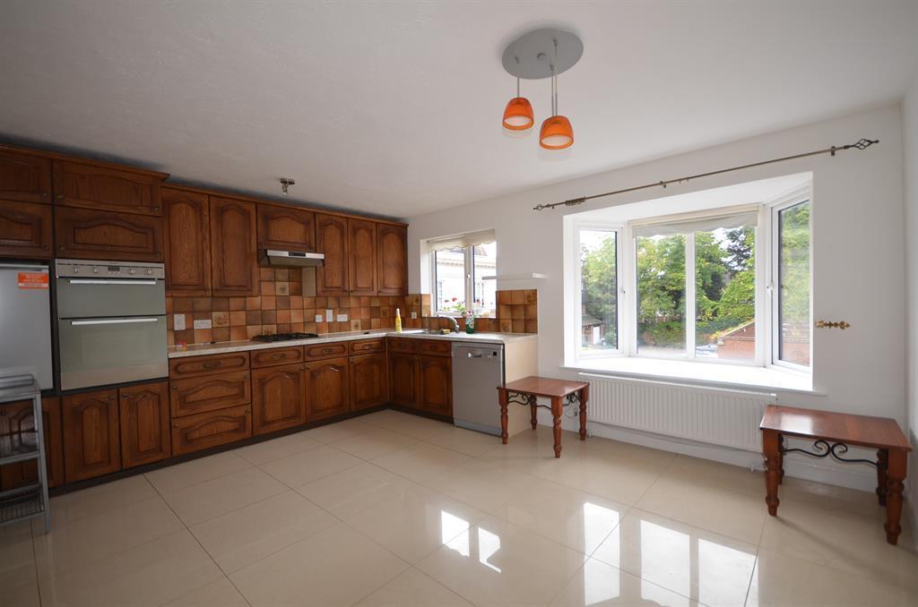 Harrow Fields Garden, HarrowOnTheHill, HA1 3SN 4 bed townhouse £