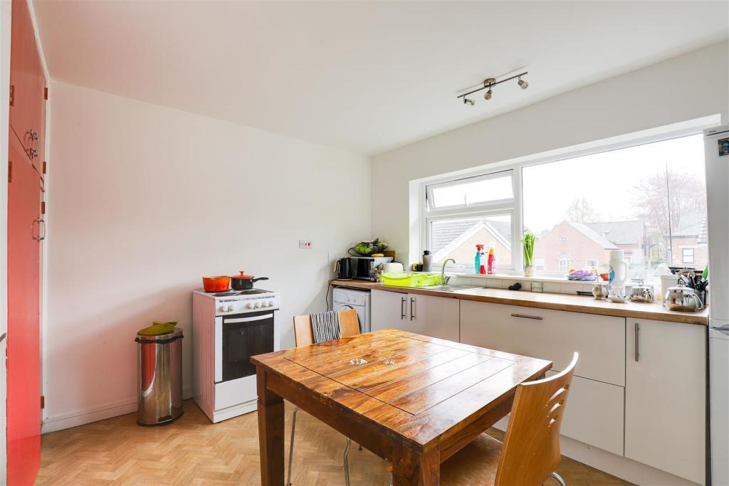 Rise Court, Hamilton Road, Nottingham 2 bed flat £750 pcm (£173 pw)
