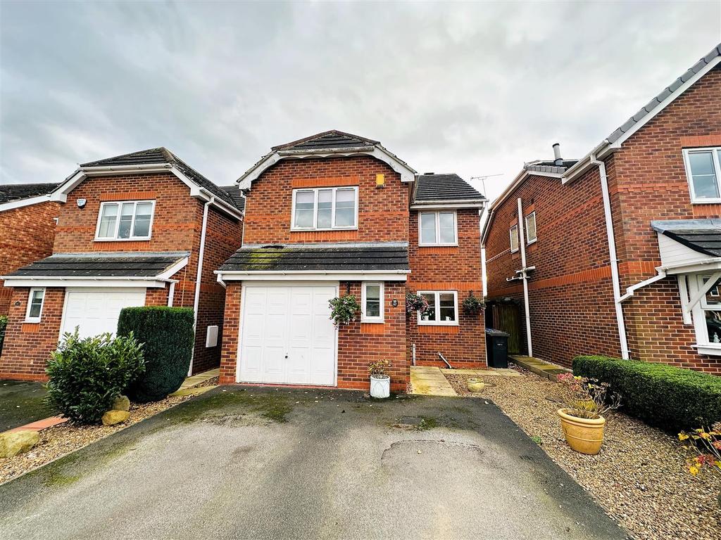 Cedar Crescent, Selby 4 bed detached house £280,000