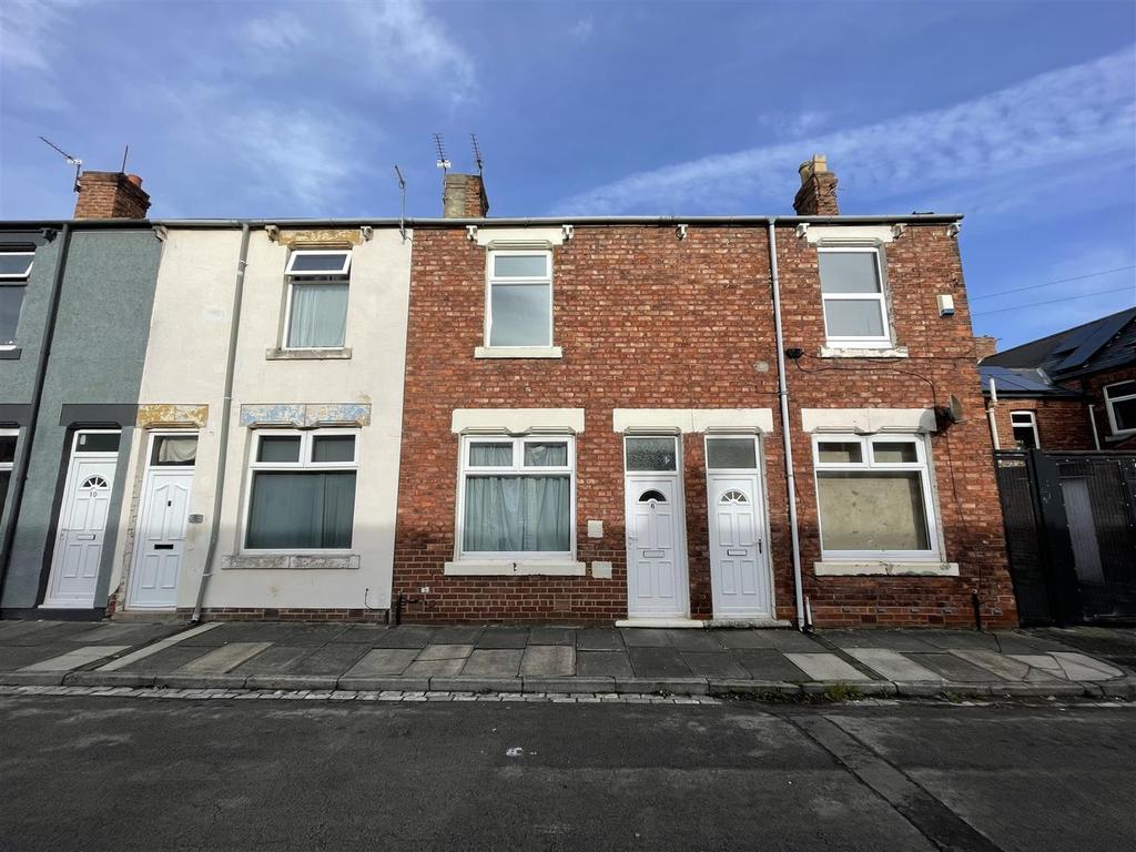 Harcourt Street, Hartlepool 2 bed terraced house £400 pcm (£92 pw)