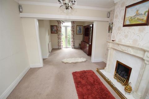 60 Leafield Avenue, Bradford, BD2 3SF