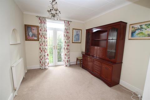 60 Leafield Avenue, Bradford, BD2 3SF