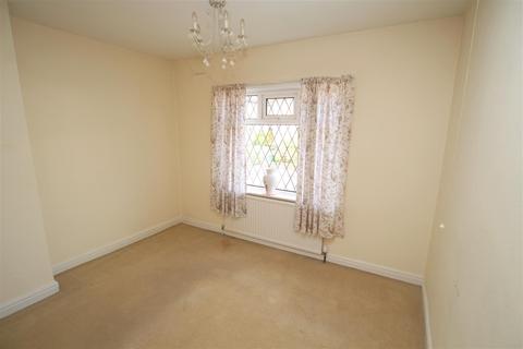 60 Leafield Avenue, Bradford, BD2 3SF