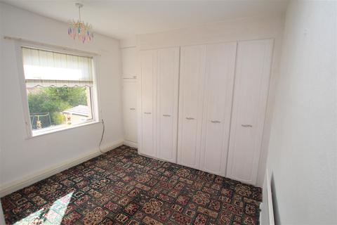 60 Leafield Avenue, Bradford, BD2 3SF