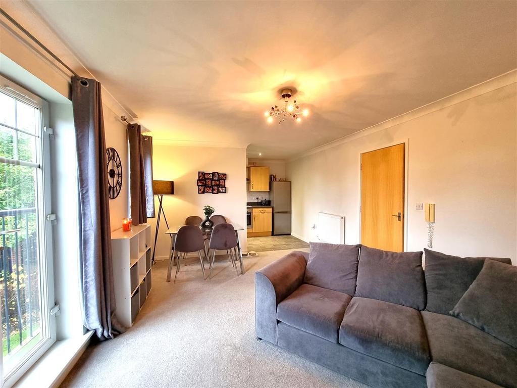Living Room/Dining area