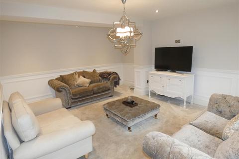 98 Bradwall Road, Sandbach, CW11 1GN
