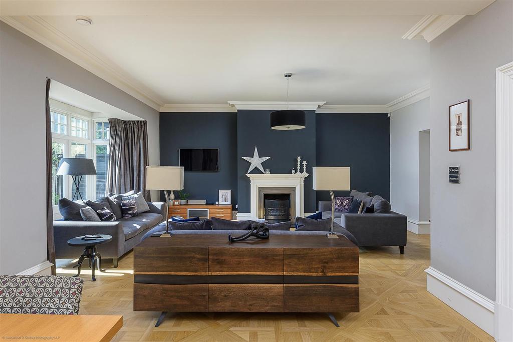 Westfield Drive, Gosforth, Newcastle... 6 bed semidetached house £