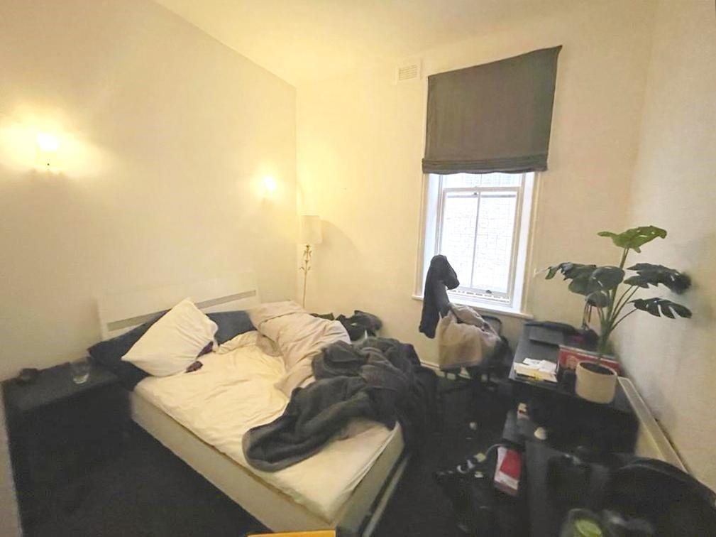 Flat 1: double bedroom