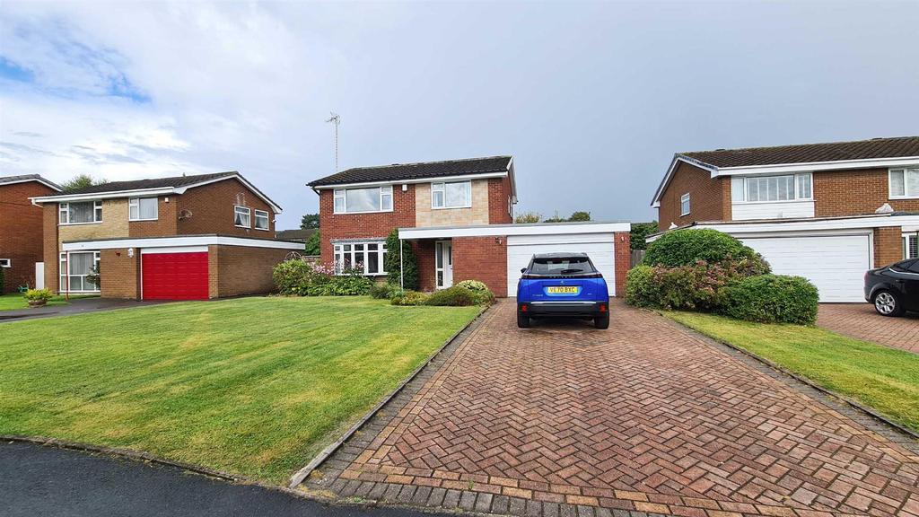 Ashford Road, Fulshaw Park, WILMSLOW 4 bed detached house £2,150 pcm