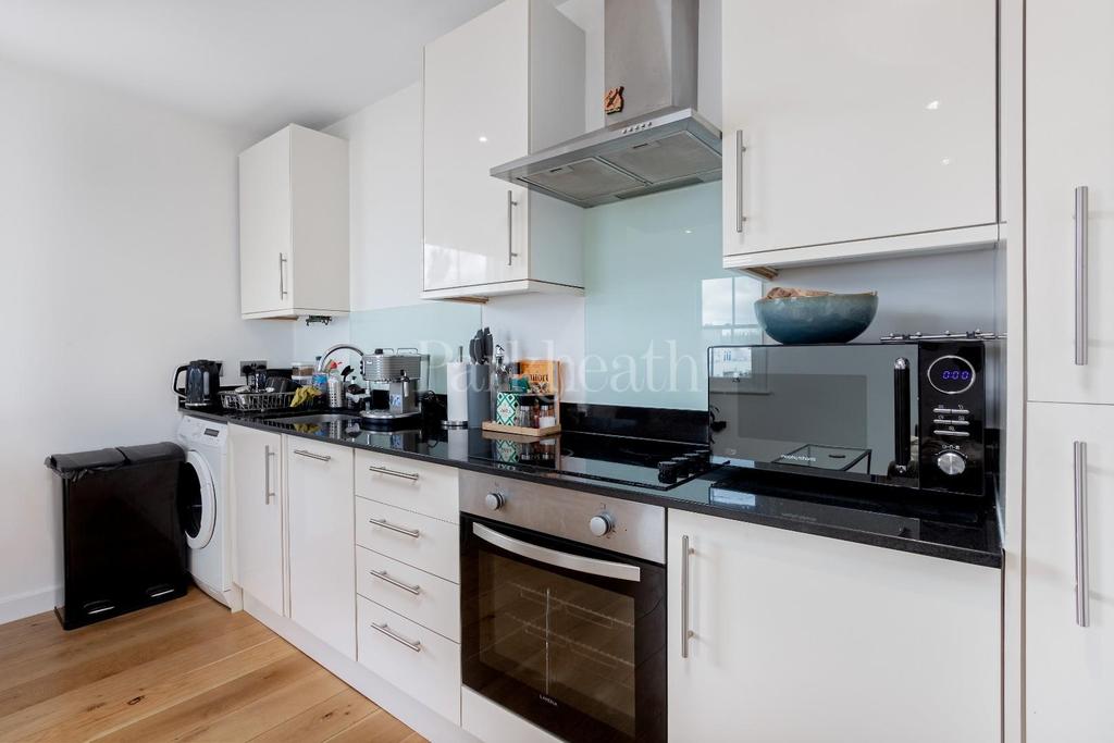 College Crescent MW3 5 LH-3.jpg