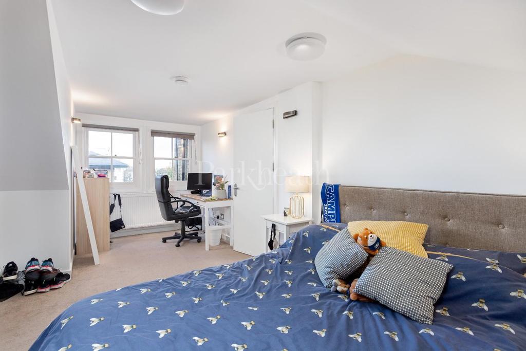 College Crescent MW3 5 LH-5.jpg