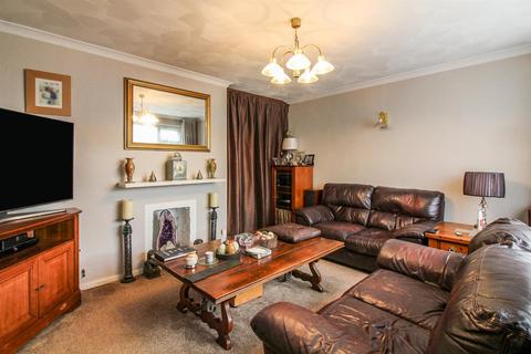19 Heath Close, Aylesbury, HP21 9UA