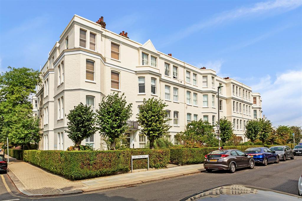 Disraeli Gardens, Fawe Park Road, Putney 3 bed flat £2,800 pcm (£646 pw)