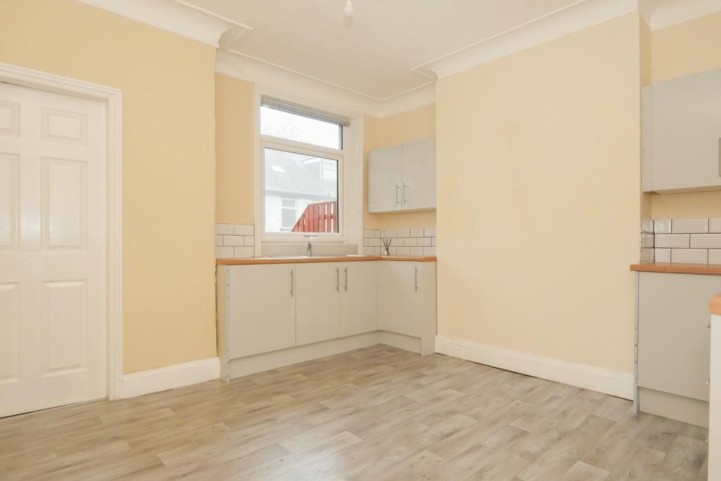 Bradford Road, Stanningley, LS28 6QB 3 bed terraced house for sale £