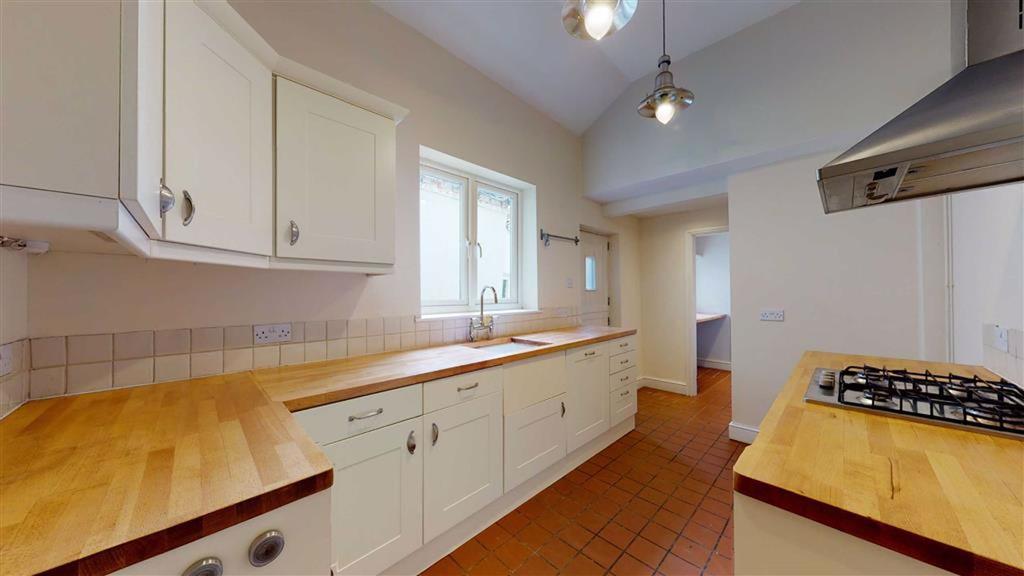 St Michaels Street, Shrewsbury... 3 bed townhouse £850 pcm (£196 pw)