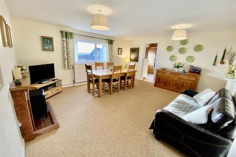 4 bedroom semi-detached house for sale - Caernarfon Road, Llwynhudol, Pwllheli