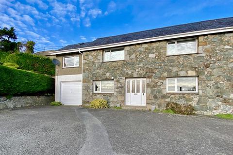 4 bedroom semi-detached house for sale, Caernarfon Road, Llwynhudol, Pwllheli