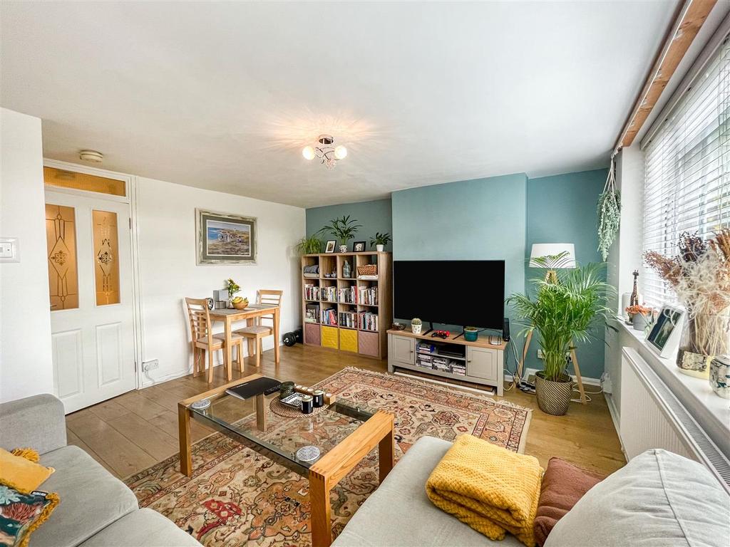 Crown Way, Lillington, Leamington Spa 2 bed duplex for sale £175,000