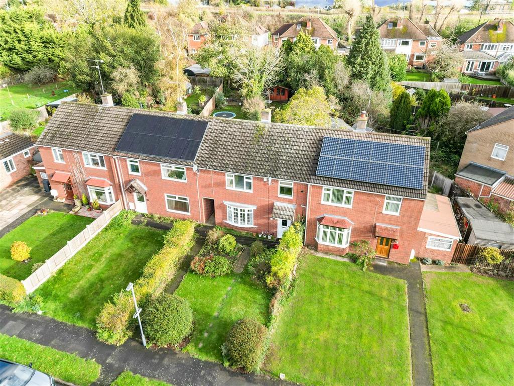 Edmondscote Road, Leamington Spa 3 bed terraced house £285,000
