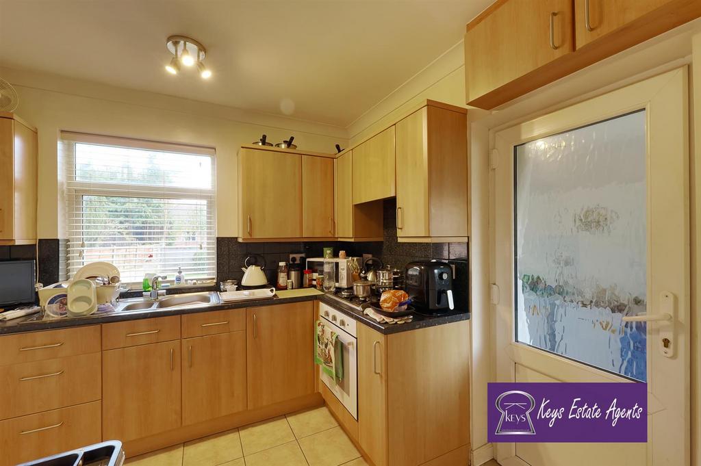 Kitchen 1.jpg