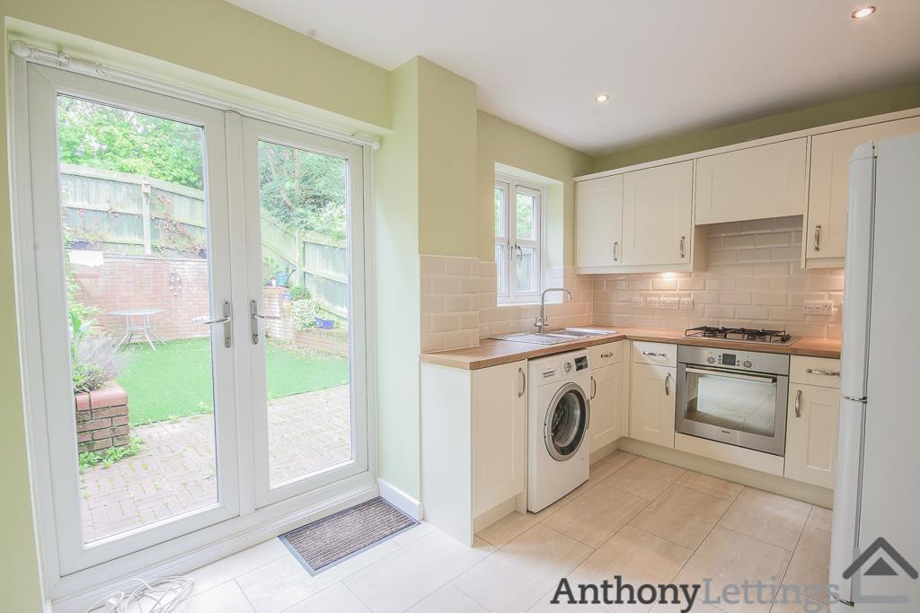 Primrose Drive, Hertford, Herts 2 bed semidetached house £1,300 pcm (£300 pw)