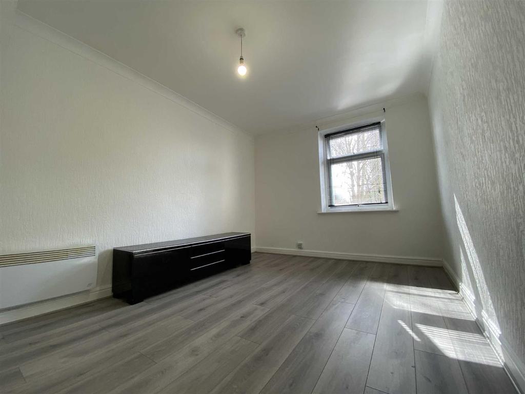 Demesne Road, Whalley Range 1 bed flat £695 pcm (£160 pw)