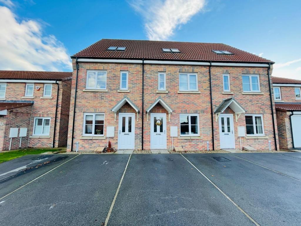 Braeburn Road, Sherburn In Elmet, Leeds 3 bed end of terrace house for