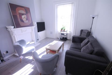 5 bedroom apartment to rent - Westgate Road, City Centre