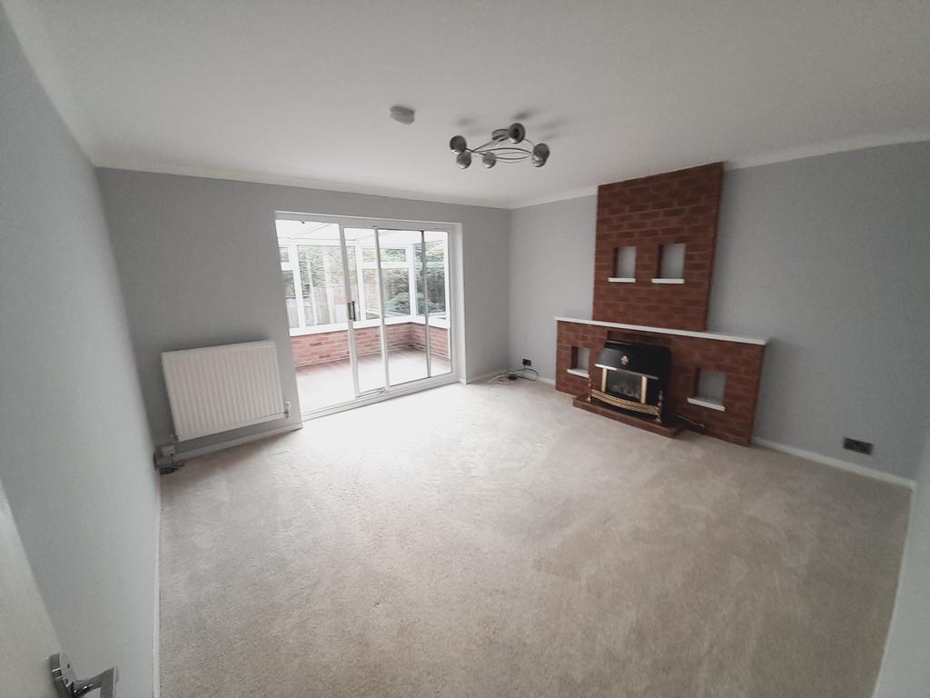 Queens Drive, Enderby... 2 bed detached bungalow £1,050 pcm (£242 pw)