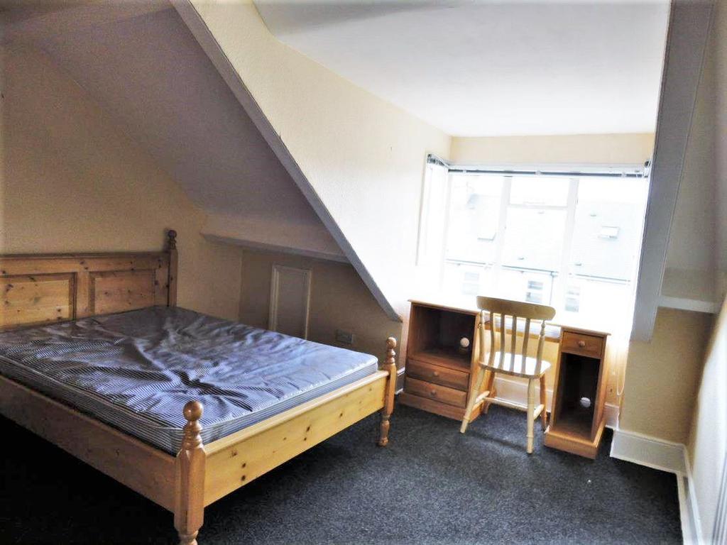 Holly Avenue, Jesmond, Newcastle Upon... 6 bed terraced house £2,867