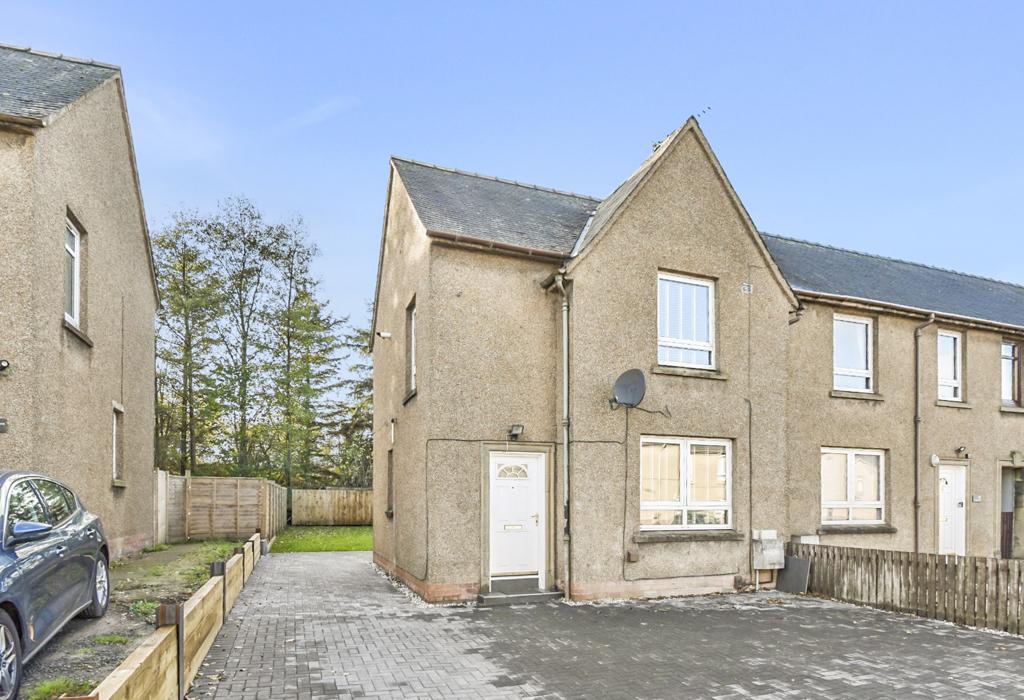 Nettlehill Drive, Livingston, West Lothian 2 bed semidetached house £135,000