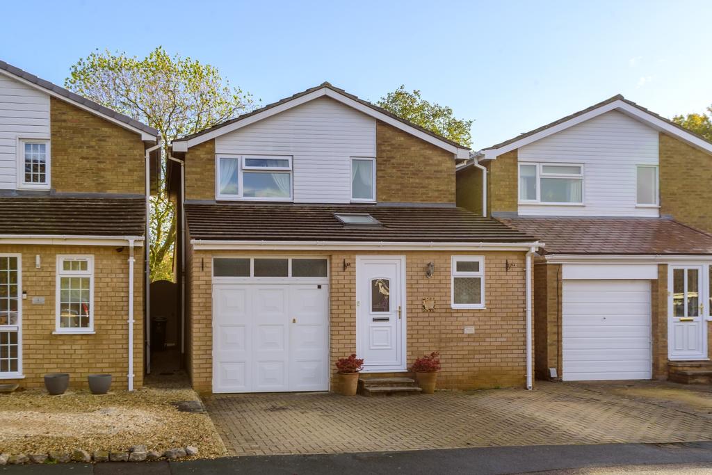 Lavender Place, Carterton... 3 bed detached house £385,000