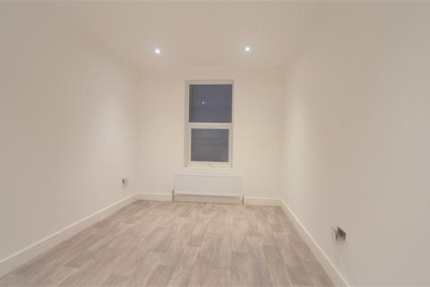 2 bedroom flat to rent - South Woodford, E18