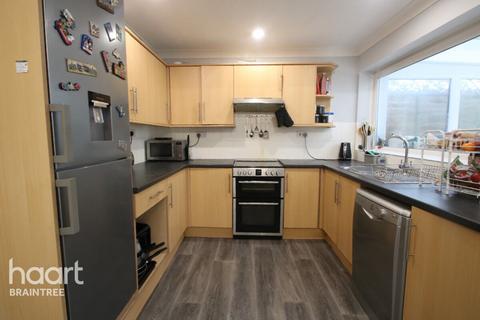 14 Elm Walk, Rayne, Braintree, CM77 6ES
