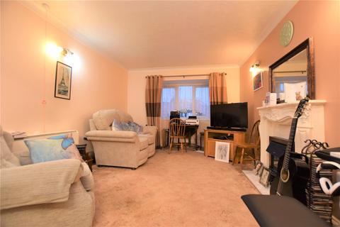 1 bedroom apartment for sale - Cunningham Close, Romford, RM6