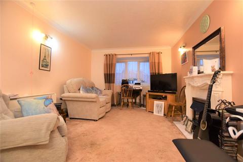 1 bedroom apartment for sale - Cunningham Close, Romford, RM6
