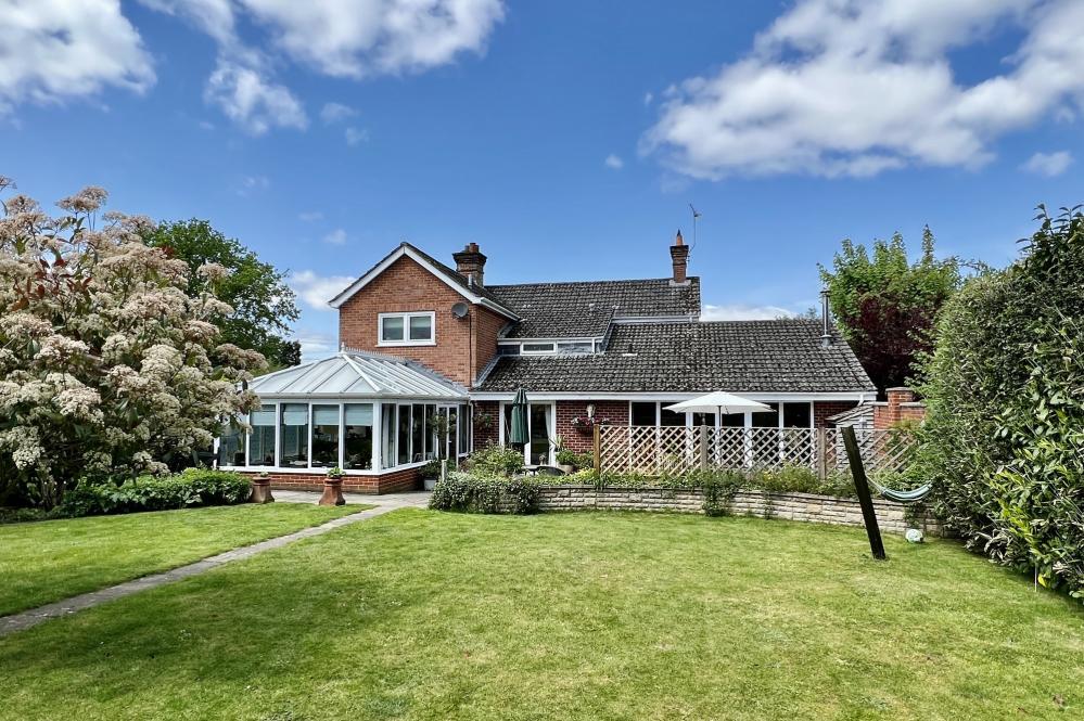 Vicarage Road, Verwood, BH31 6DR 4 bed detached house for sale £800,000