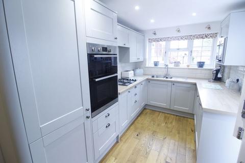 3 bedroom cottage for sale - London Road South, Poynton